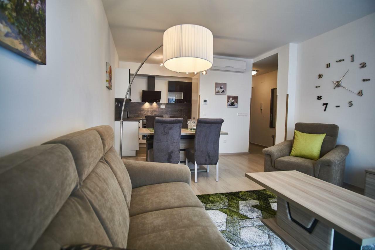 Azur Apartments - Hostaid Siófok Zewnętrze zdjęcie
